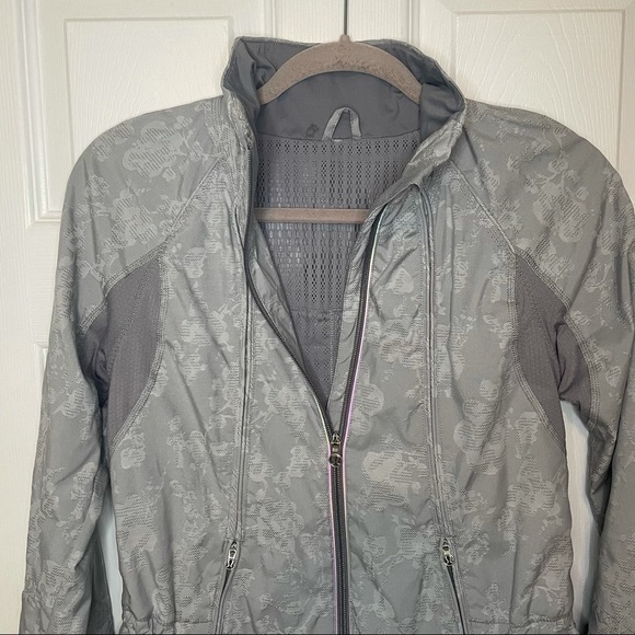 Lululemon Run: Travel to Track Jacket Fossil Grey Zip Up 4 - Picture 4 of 8